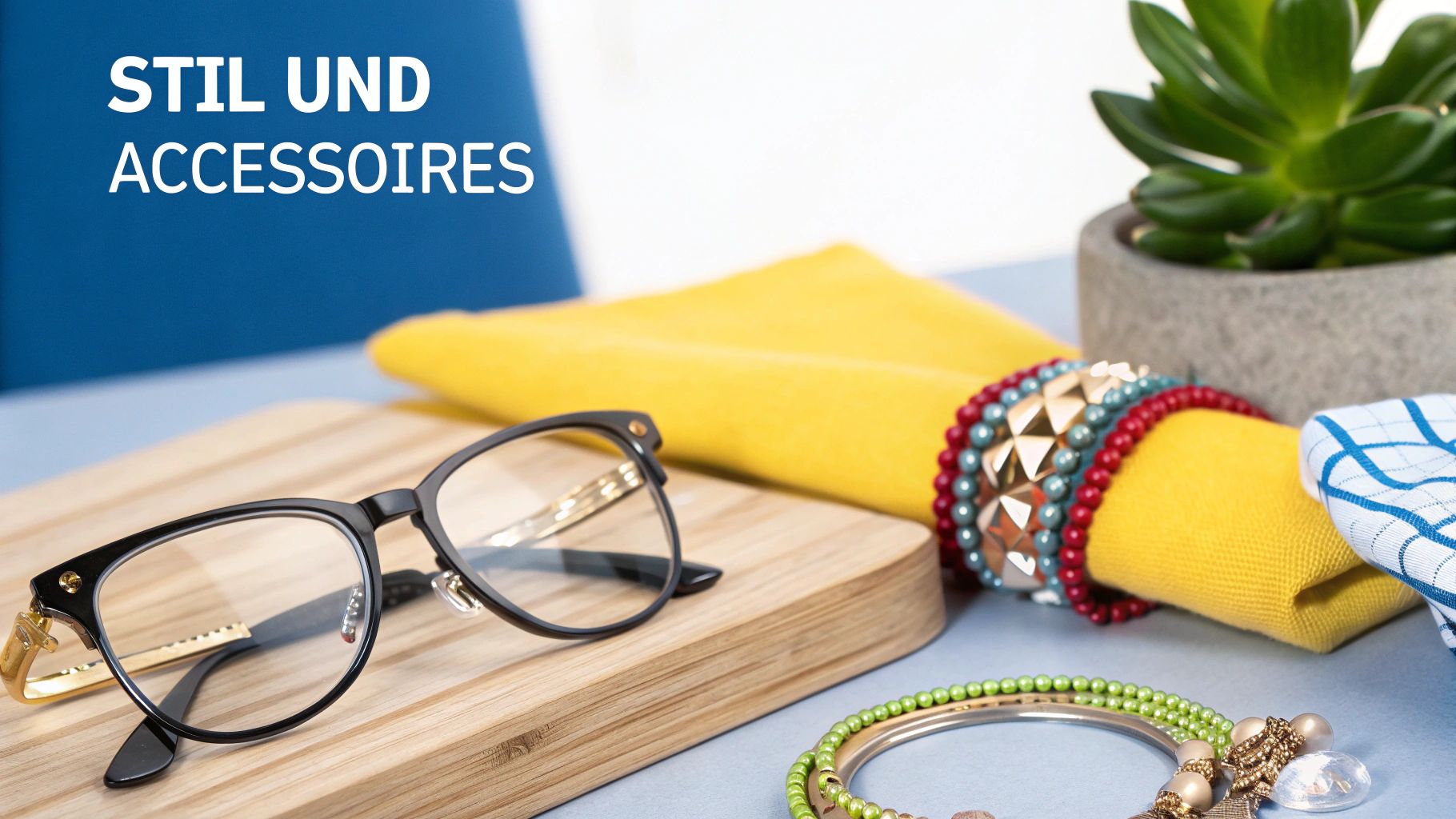 Eine Person mit Brille, die für ein Profilbild posiert und dabei selbstbewusst und authentisch in die Kamera blickt.