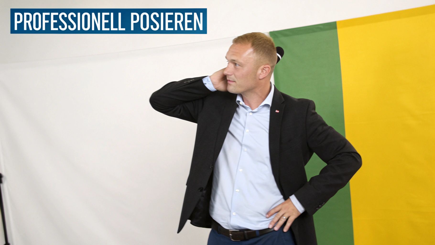 Ein professionelles Kamerasystem vor einer kontrollierten Lichtquelle.